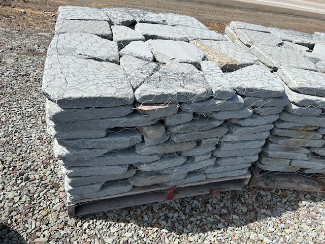 Lot #10: 1 pallet 2" Tumbled Irregular Bluestone Pavers